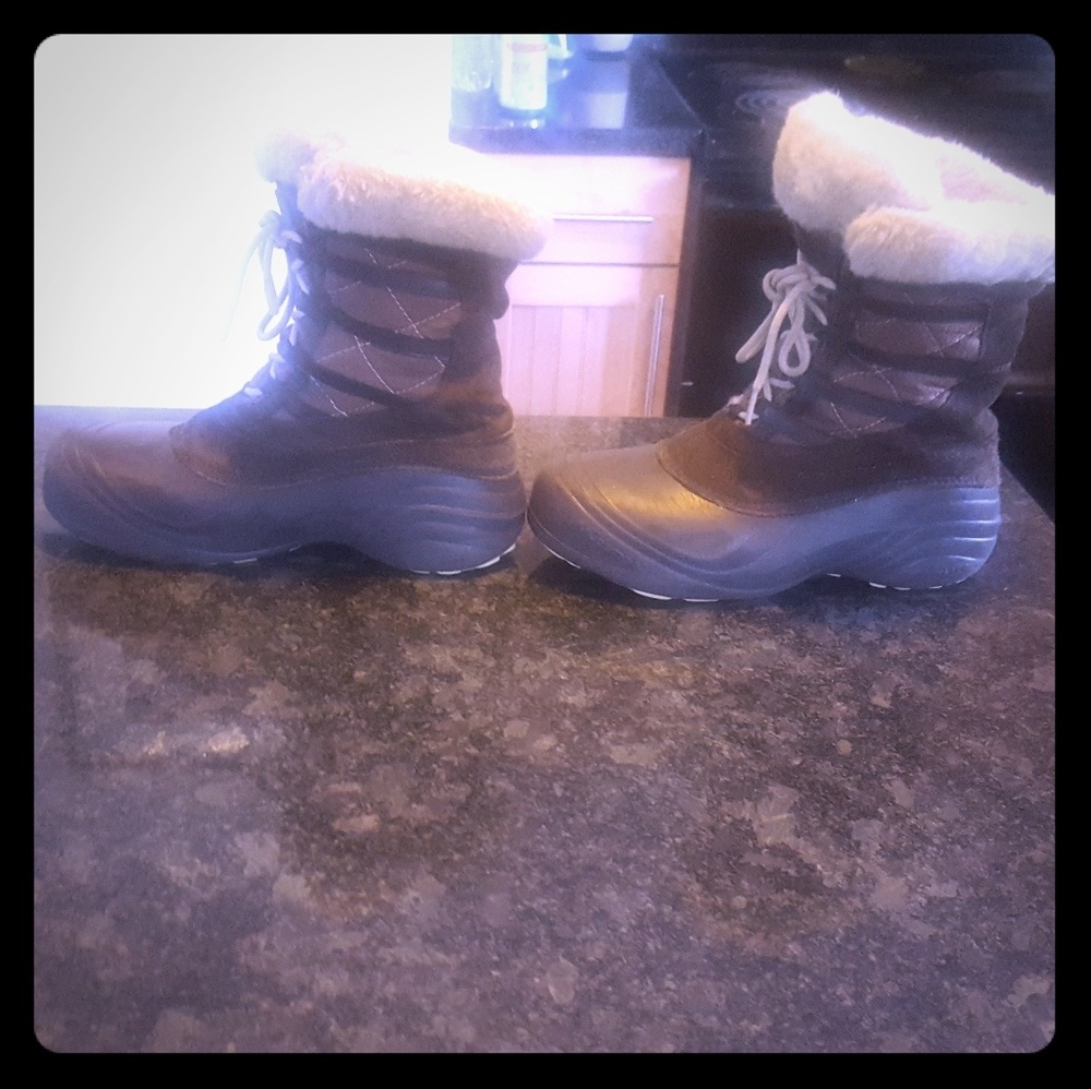 Columbia women's lined winter boots size 10